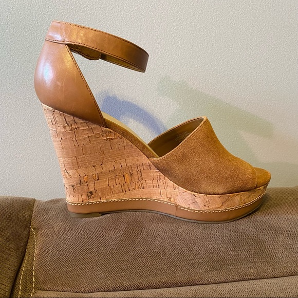 MARC FISHER - NEVER WORN, Tan Wedges - Size 10 - Picture 2 of 5